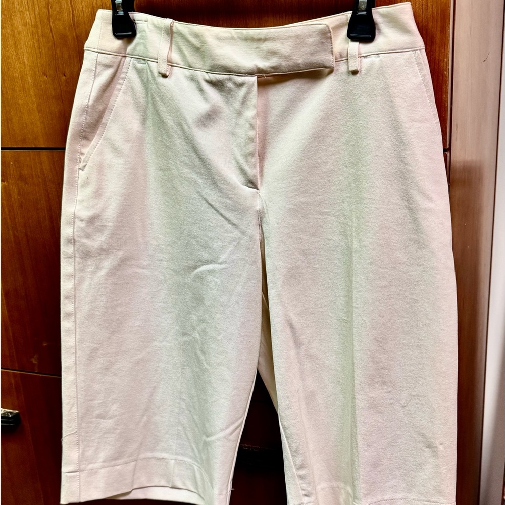 Cream Tailored Bermudas Size 6 with Relaxed Fit